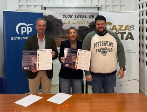 María Guardiola firma la adhesión al compromiso ‘La Caza También Vota’